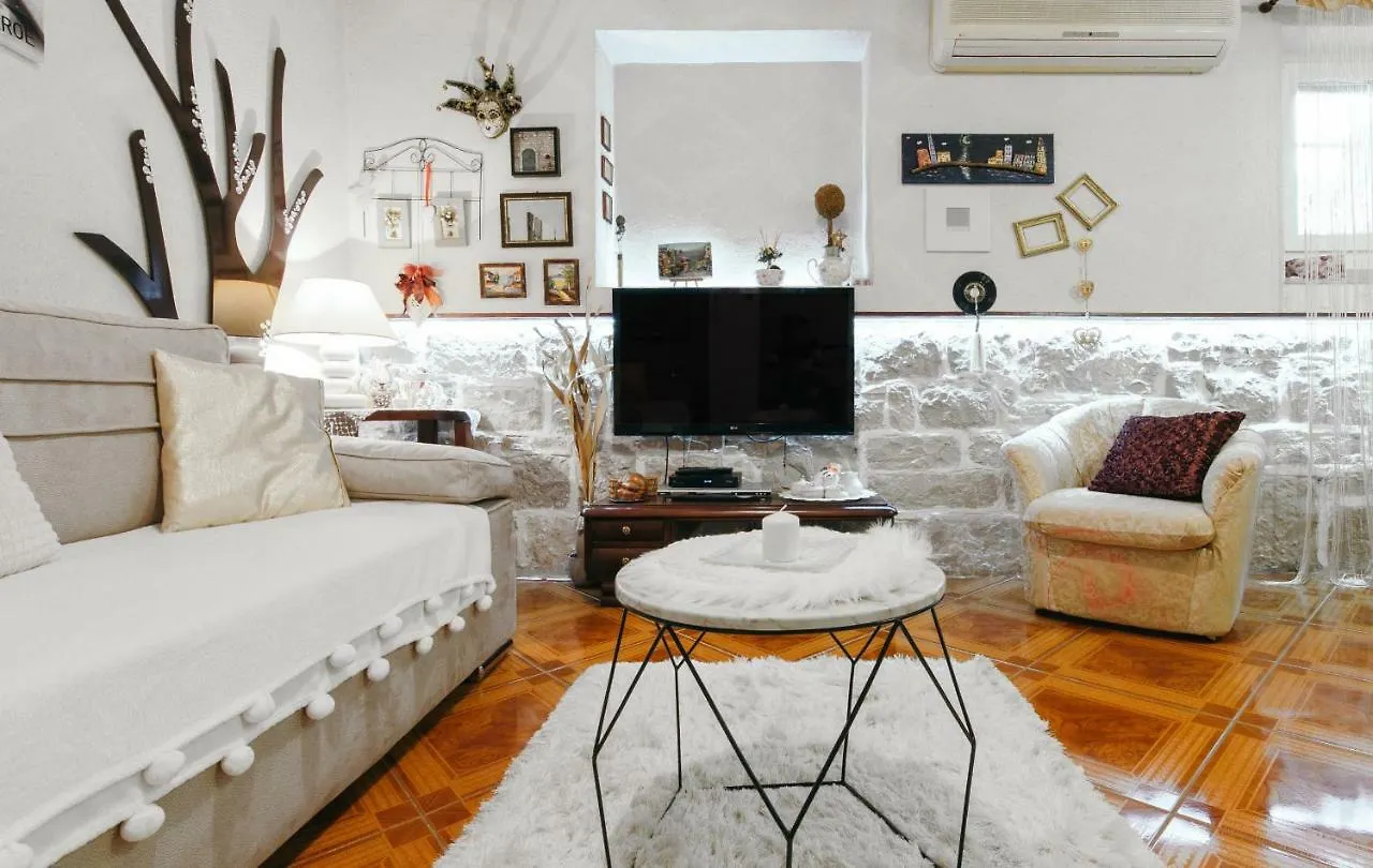 Bingo Apartment Split