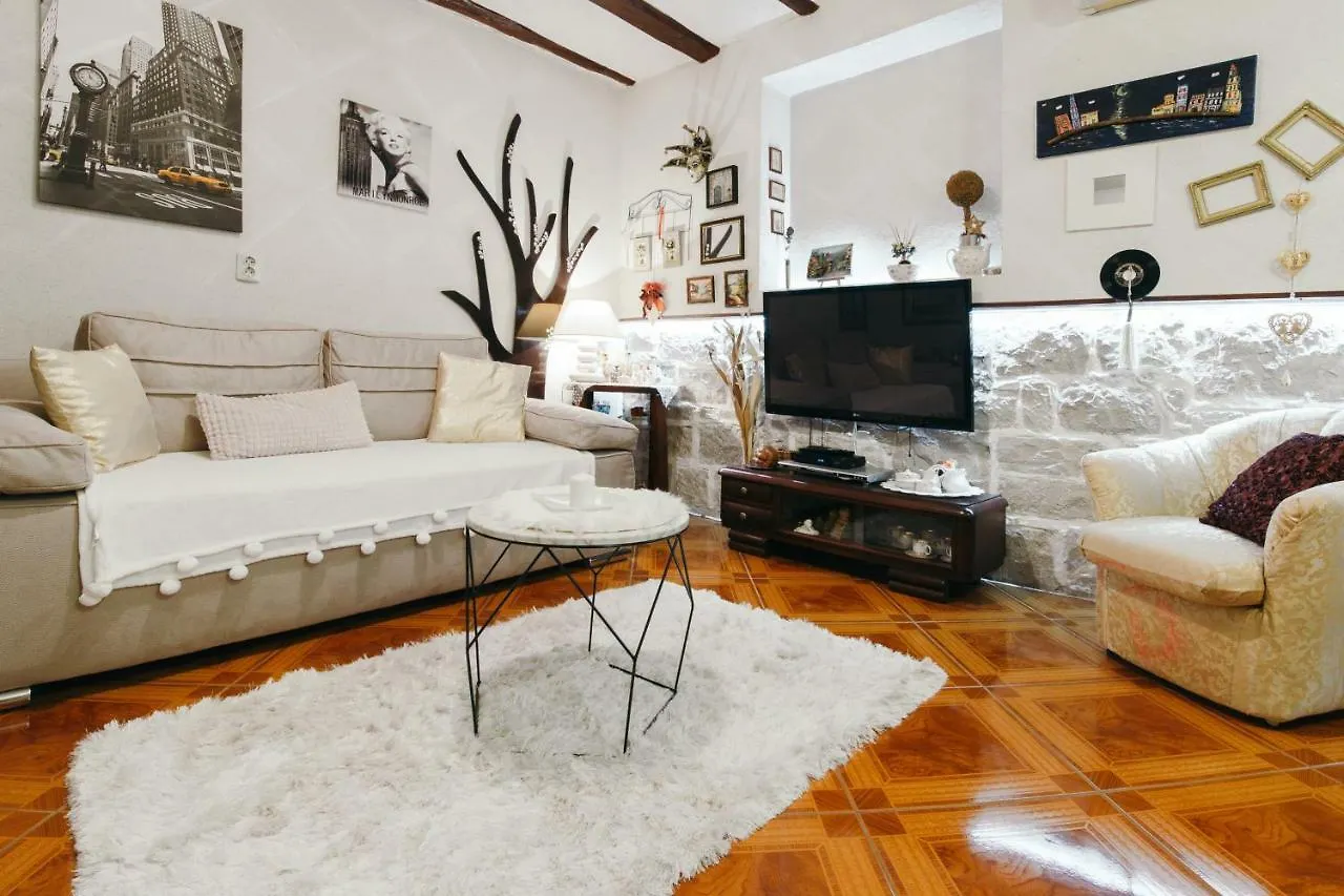 Bingo Apartment Σπλιτ