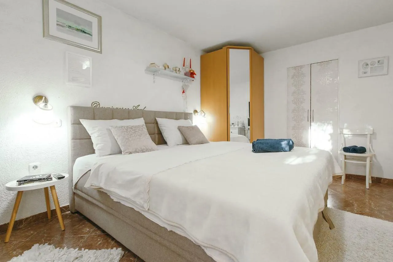 Bingo Apartment Σπλιτ